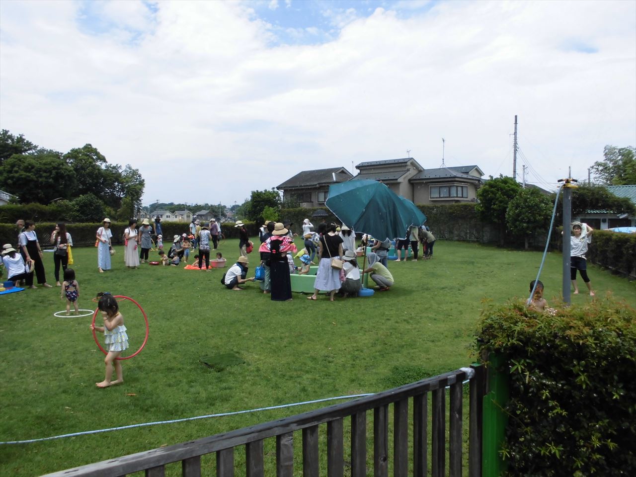フリープレー 芝生園庭 水遊び 清瀬富士見幼稚園